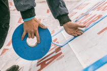 Уплотнительная самоклеящаяся лента DELTA® SCHAUM BAND SB 50